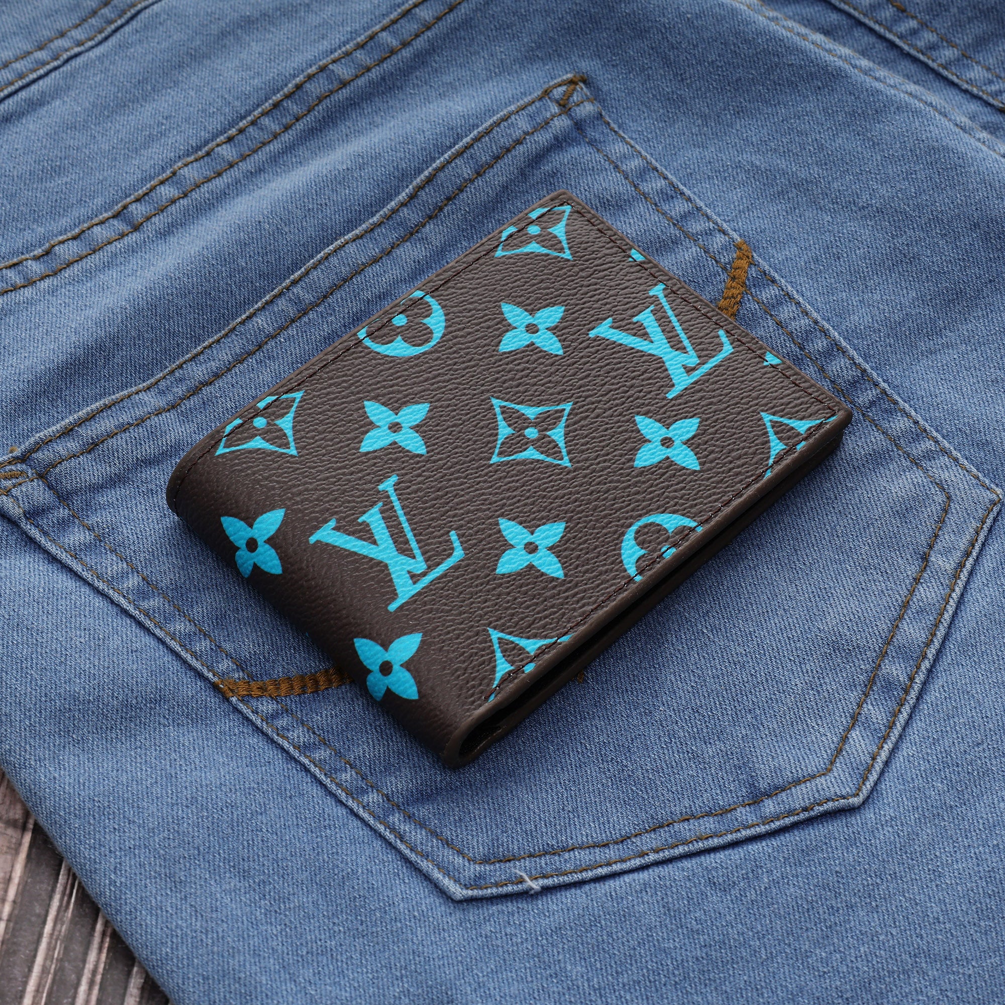 Bold Graphic Pattern Wallet - Image 5