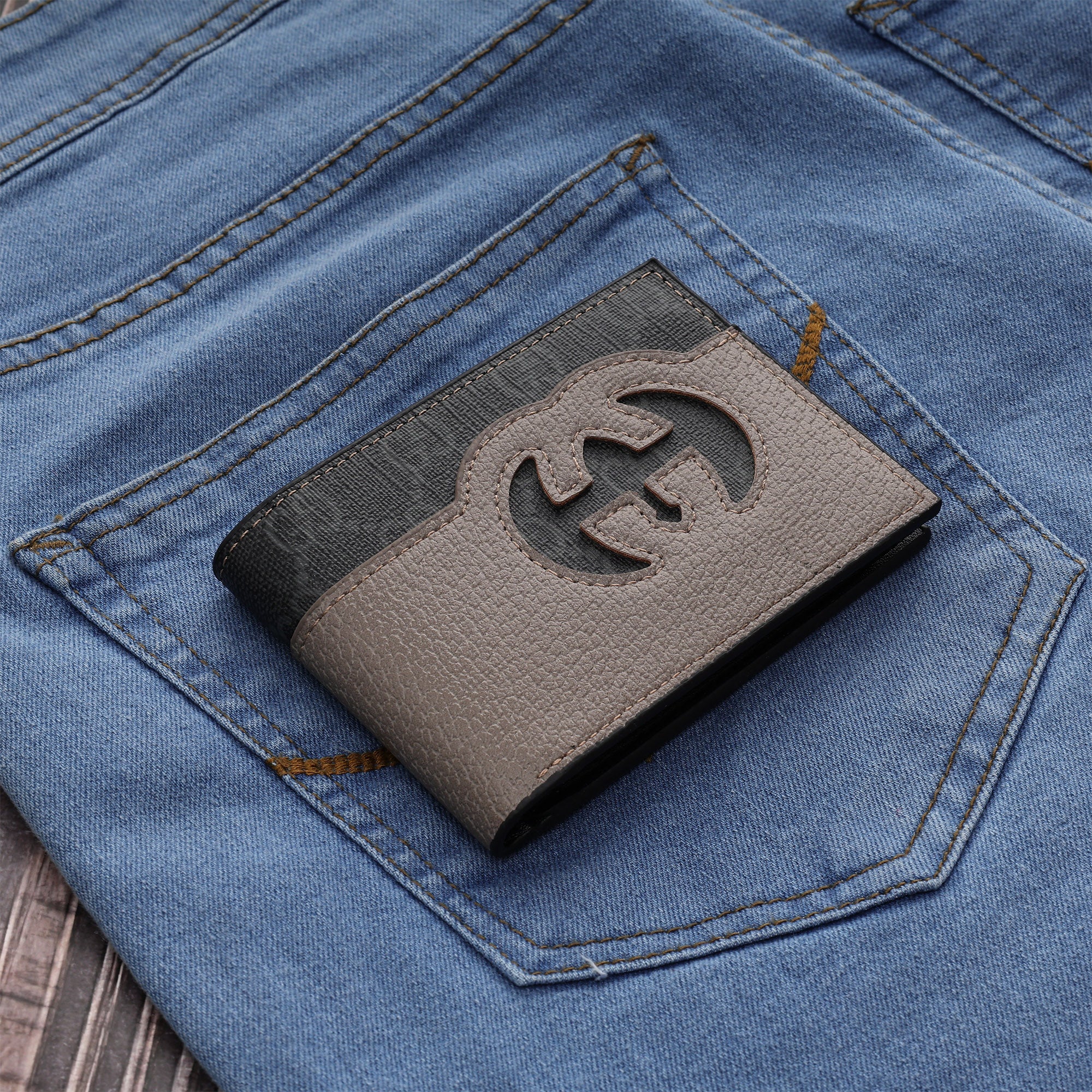 Cut-Out Logo Style Wallet - Image 5